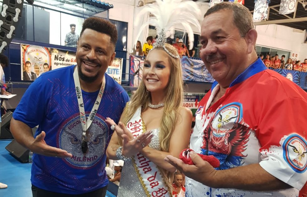 Mestre Vitor Velloso, Carla Diaz, e Presidente Silvio de Azevedo - Foto: Divulgação