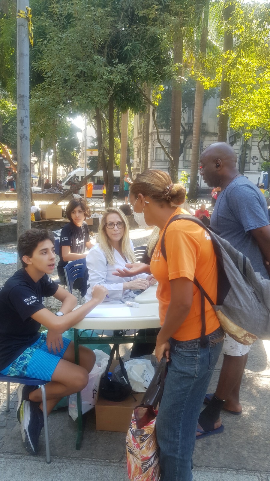 Tecnologia Social e Altruismo: Os Filhos da Jornalista Claudia Cataldi Contribuem para o Bem-Estar Social