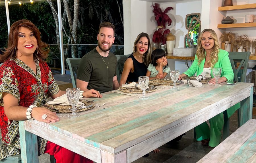 Maíra Cardi e Família no Programa Eliana - Divulgação / SBT