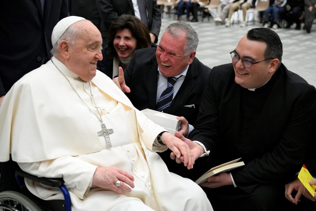 Sidney Oliveira e Papa Francisco - Vaticano 2025 - créditos Divulgação