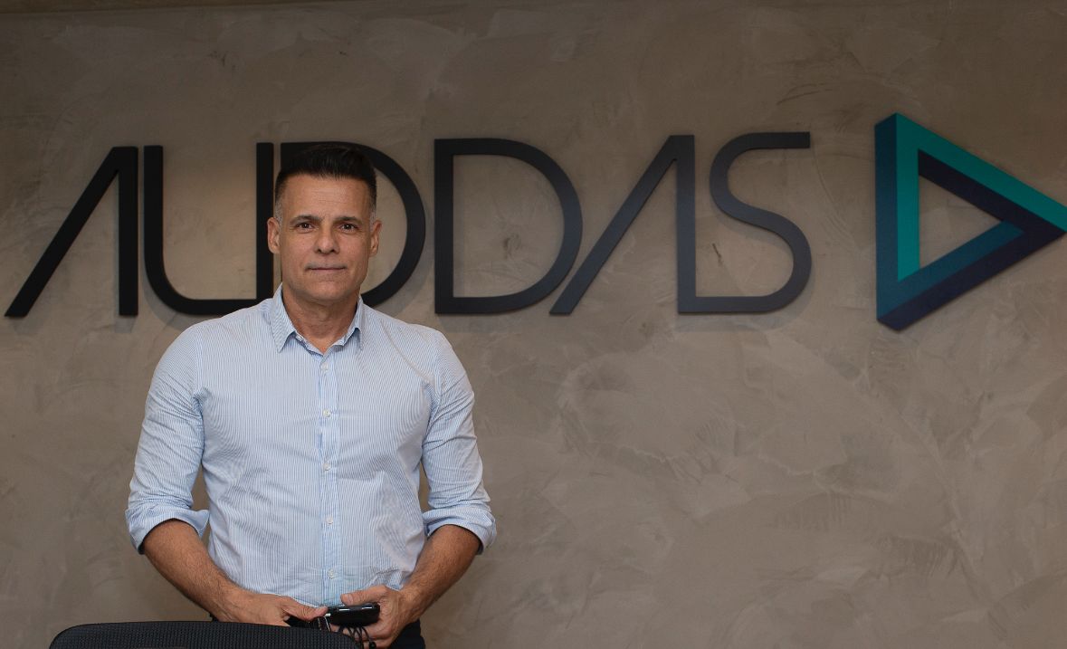 Crédito da foto: MANOEL LINS –Manoel Lins – Sócio da Auddas e tem mais de 25 anos de experiência em Planejamento Estratégico. É Administrador de empresas, com pós-graduação em Marketing, possui MBA em Gestão Empresarial, Formação em Estratégia e Finanças em Harvard, Mestrado em Estratégia
