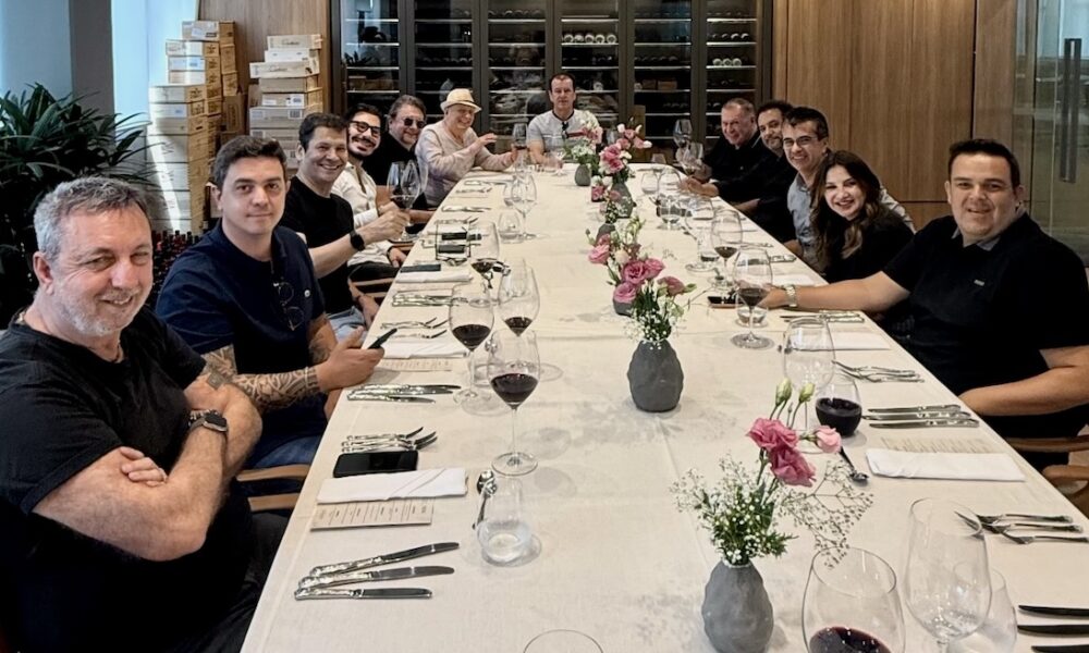 Elias Abrão, DJ John Sakra, Raul Gil Junior, Raul Gil, Dunga, Sidney Oliveira, Geraldo Luís, Carlos Chinchilla, Helena Inácio, Felipe Teixeira e equipe Ultrafarma - Foto: Divulgação