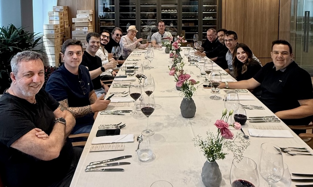 Elias Abrão, DJ John Sakra, Raul Gil Junior, Raul Gil, Dunga, Sidney Oliveira, Geraldo Luís, Carlos Chinchilla, Helena Inácio, Felipe Teixeira e equipe Ultrafarma - Foto: Divulgação